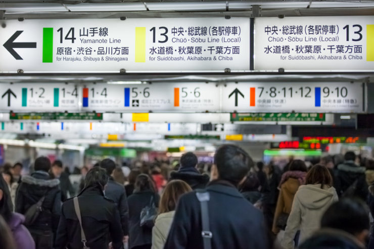 新宿の人波